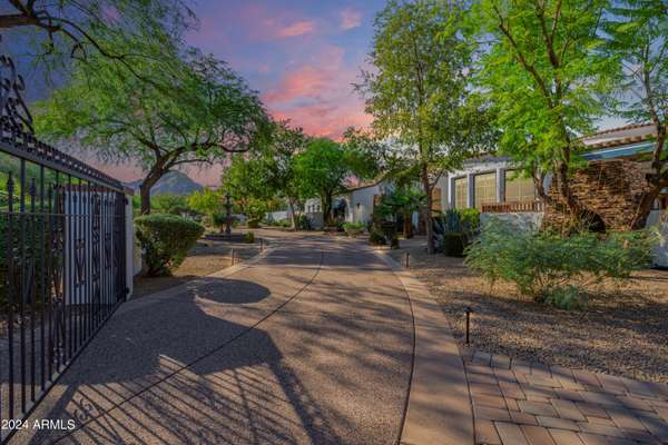 Paradise Valley, AZ 85253,6620 E STALLION Road