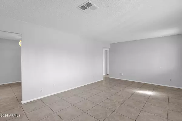 Phoenix, AZ 85033,6348 W FLOWER Street