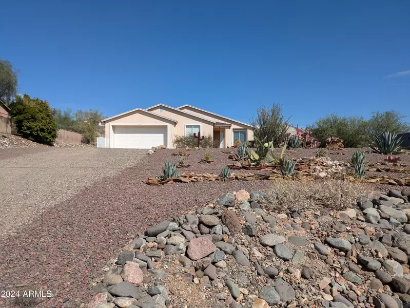 19440 E INDIAN HILLS Drive, Black Canyon City, AZ 85324