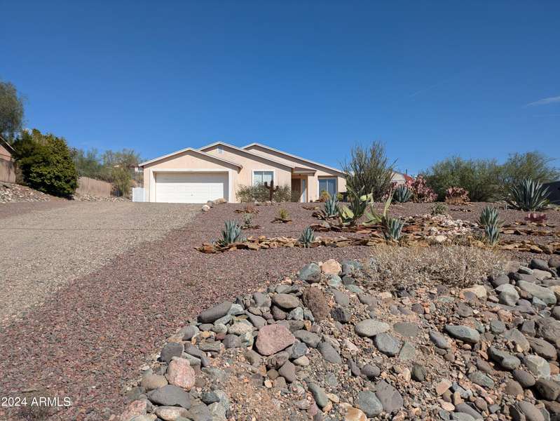 19440 E INDIAN HILLS Drive, Black Canyon City, AZ 85324