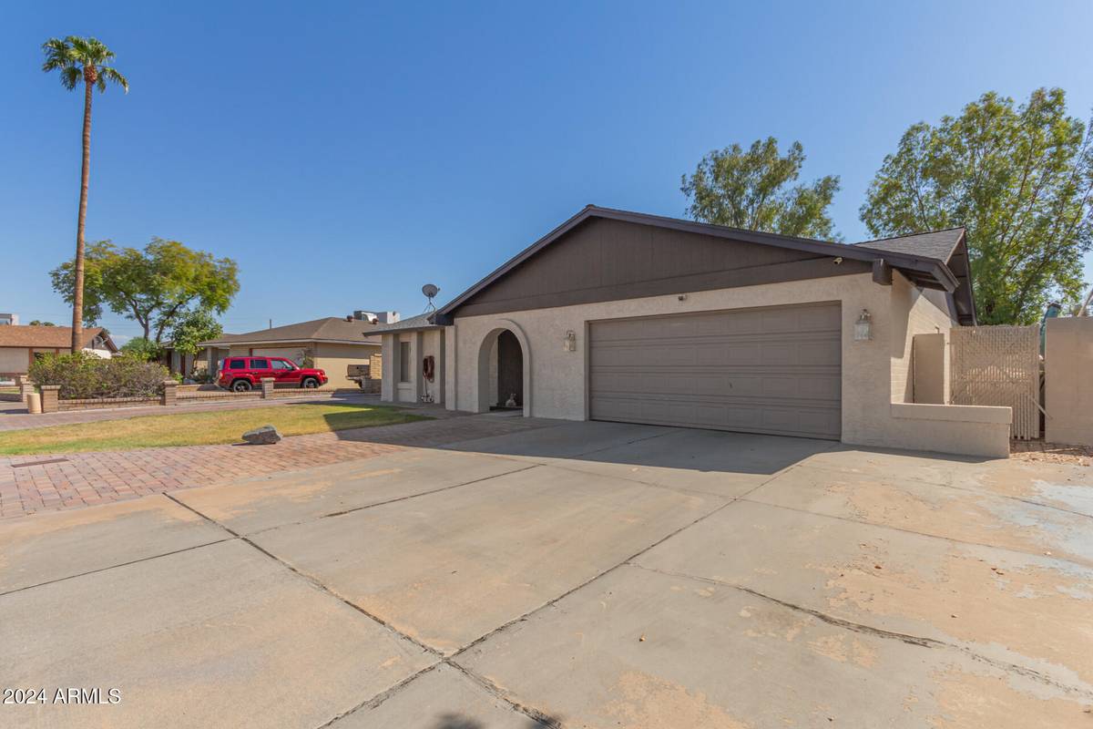 Glendale, AZ 85304,5111 W LARKSPUR Drive