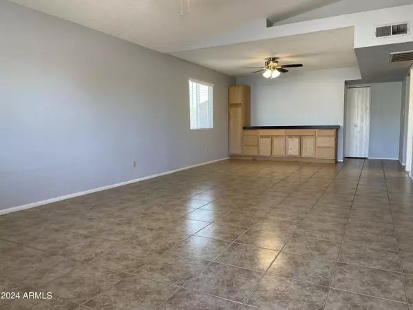 Mesa, AZ 85209,7849 E GLADE Avenue