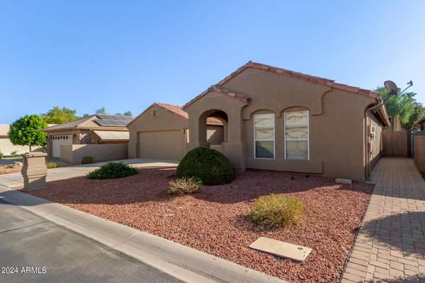 25017 S LAKEWAY Drive, Sun Lakes, AZ 85248