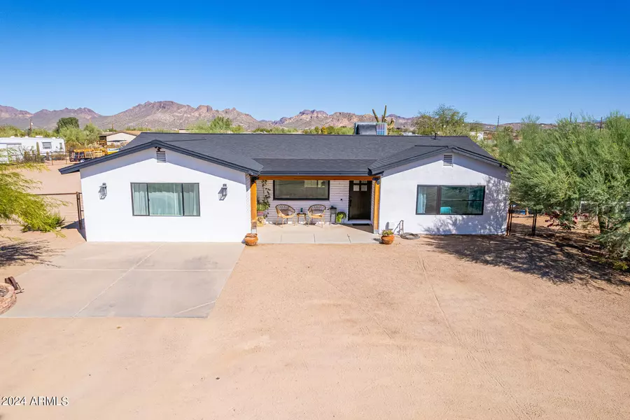 122 W FOOTHILL Street, Apache Junction, AZ 85120