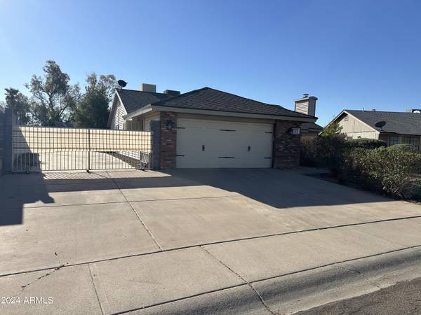 6431 W MONTE CRISTO Avenue, Glendale, AZ 85306