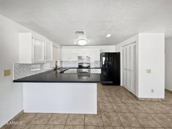 Chandler, AZ 85224,1715 W EL MONTE Place