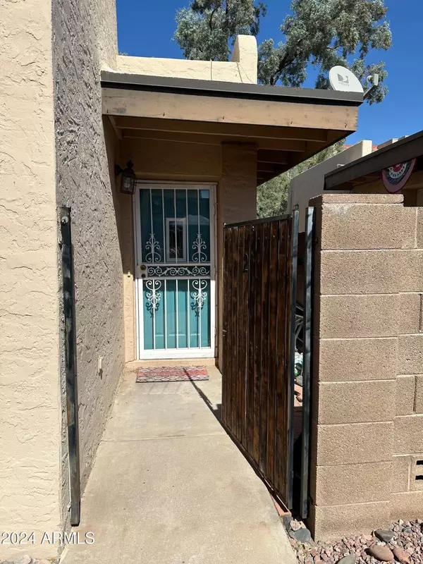 Mesa, AZ 85201,231 N ROBSON -- #2