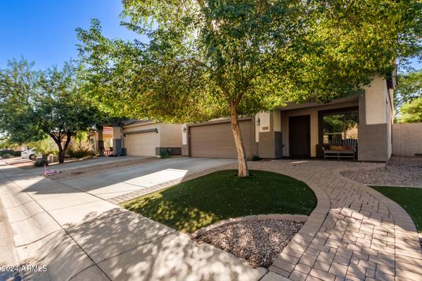 2851 W GOLD DUST Avenue, San Tan Valley, AZ 85144