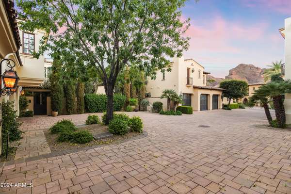 Paradise Valley, AZ 85253,4949 E LINCOLN Drive #10