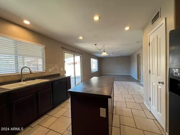 Tolleson, AZ 85353,9521 W WILLIAMS Street