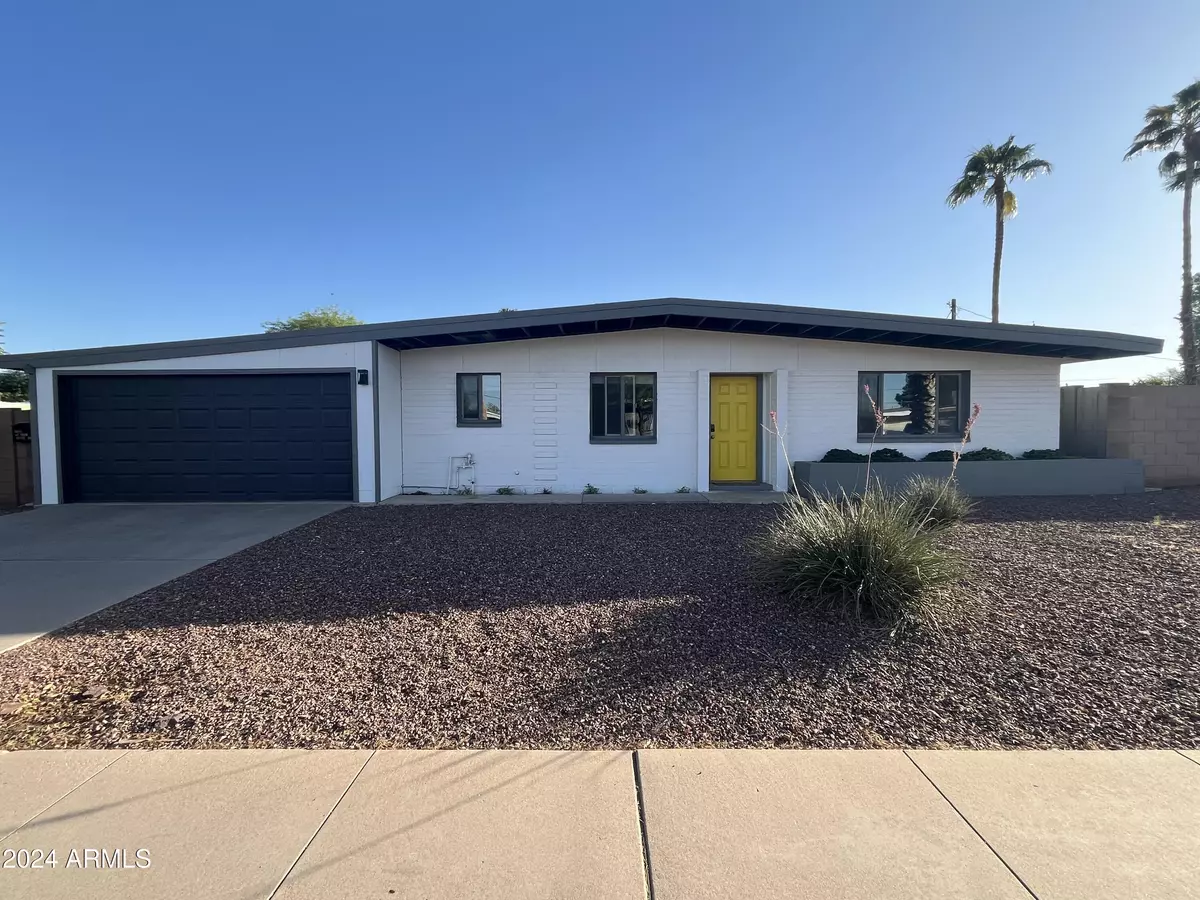 Phoenix, AZ 85028,3815 E SHAW BUTTE Drive