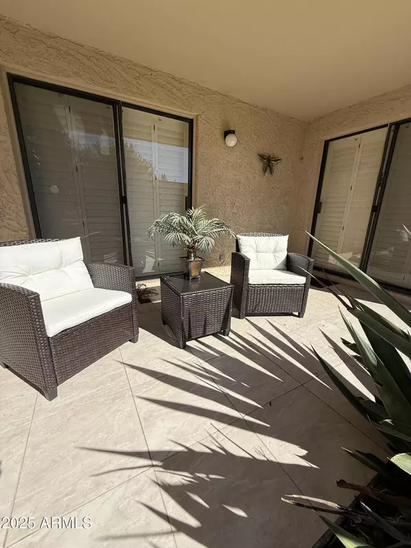 8649 E ROYAL PALM Road #104, Scottsdale, AZ 85258