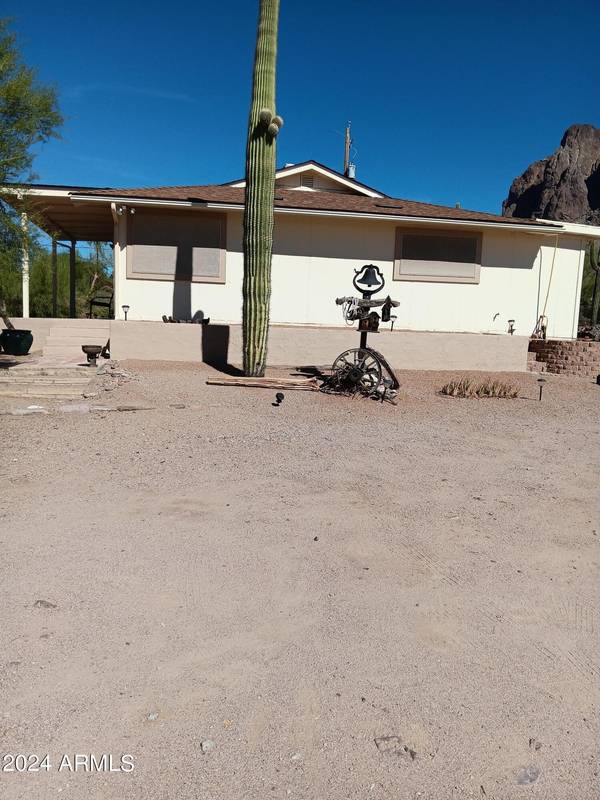 5851 E Singletree Street,  Apache Junction,  AZ 85119