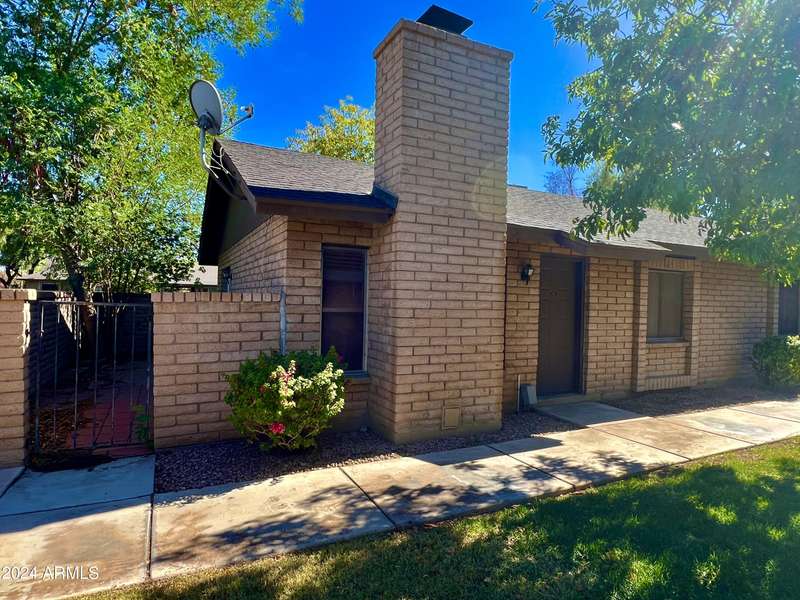 16 W LOMA VISTA Drive #102, Tempe, AZ 85282