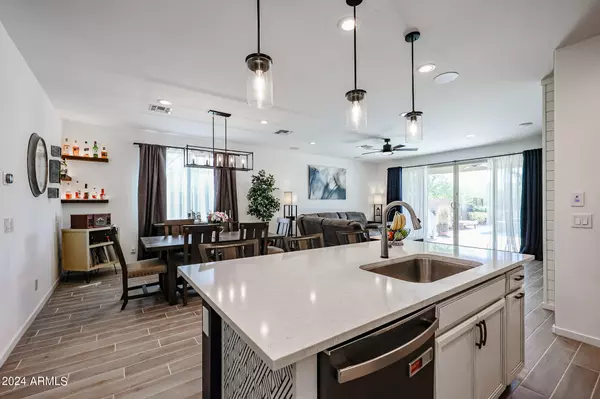 7727 W AGORA Lane Phoenix, AZ 85043