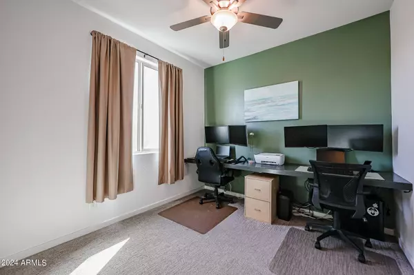 7727 W AGORA Lane Phoenix, AZ 85043