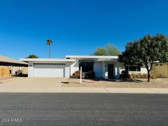 10450 W DESERT ROCK Drive, Sun City, AZ 85351