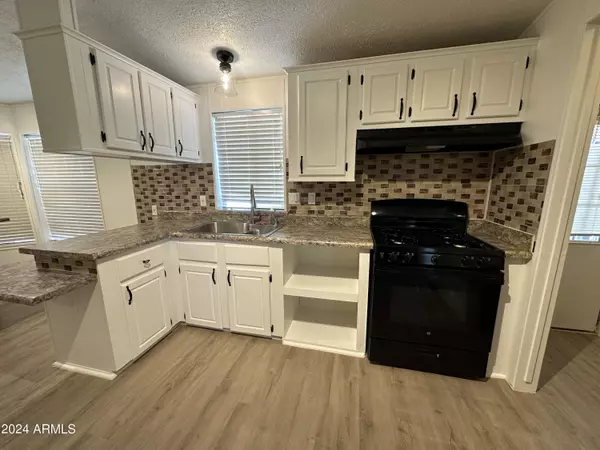 Show Low, AZ 85901,561 S 2ND Street