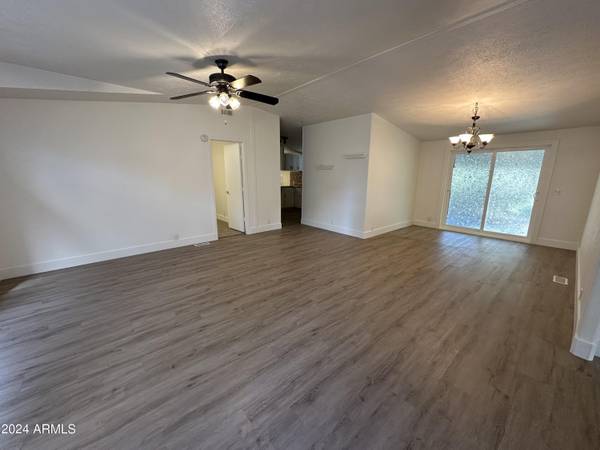 Show Low, AZ 85901,561 S 2ND Street