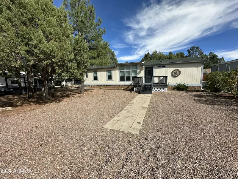 561 S 2ND Street, Show Low, AZ 85901