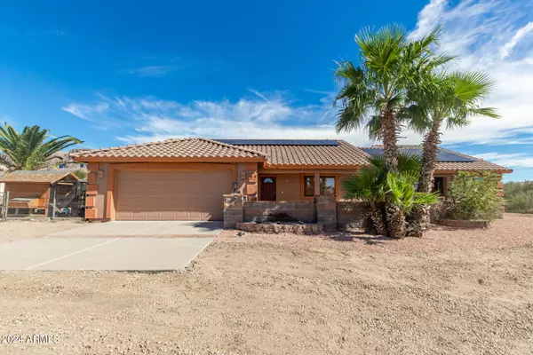 57 N ROADRUNNER Road, Apache Junction, AZ 85119