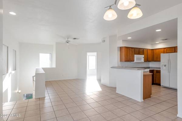 Phoenix, AZ 85029,1716 W CORTEZ Street #245