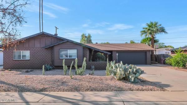 Scottsdale, AZ 85251,8619 E Thornwood Drive