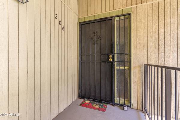 Phoenix, AZ 85013,729 W COOLIDGE Street #206