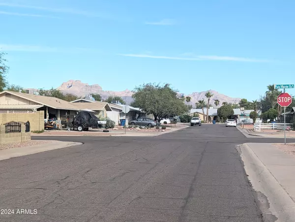 Apache Junction, AZ 85120,2044 W 9TH Avenue