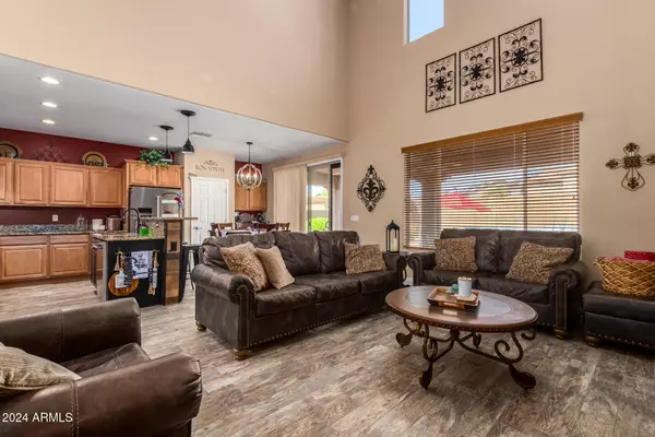 6084 W YORKTOWN Way, Florence, AZ 85132