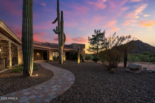 8117 E SMOKEHOUSE Trail, Scottsdale, AZ 85266