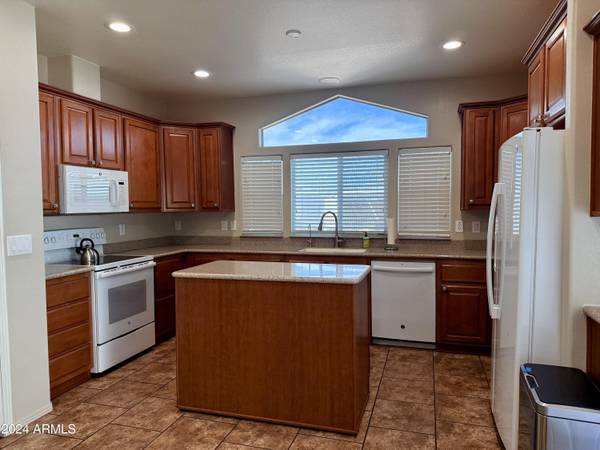 Mesa, AZ 85208,7750 E BROADWAY Road #828