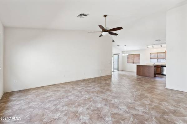 San Tan Valley, AZ 85144,1756 W DESERT MOUNTAIN Drive