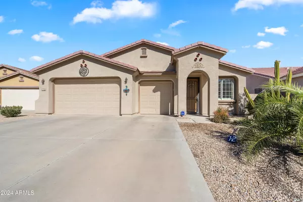 860 E CIERRA Circle, San Tan Valley, AZ 85143