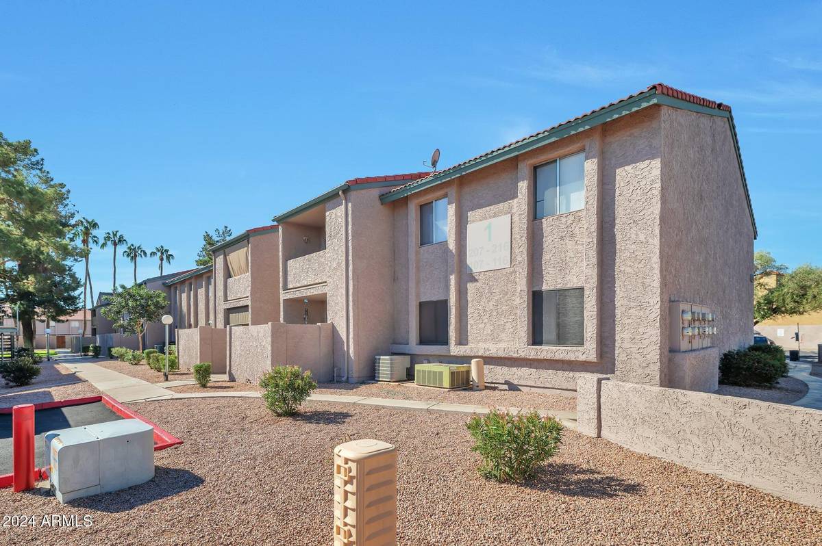 Mesa, AZ 85210,623 W GUADALUPE Road #213