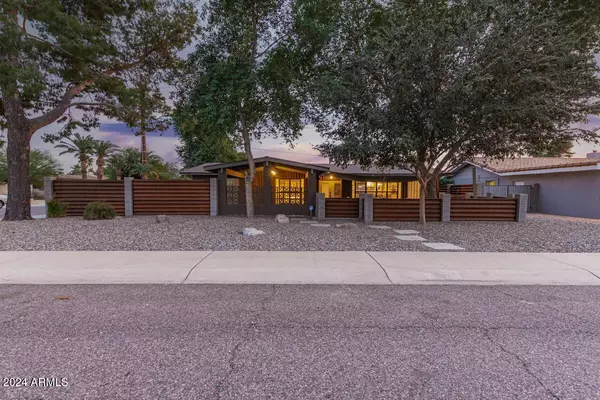 8325 E CRESTWOOD Way, Scottsdale, AZ 85250