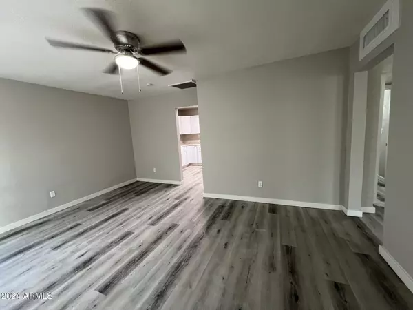 34 W TAMARISK Street Phoenix, AZ 85041