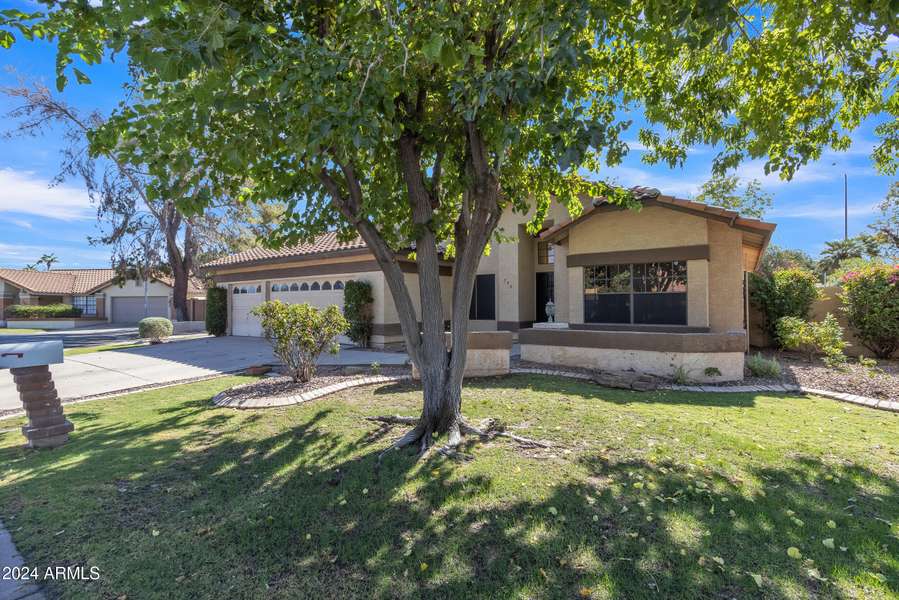 725 E WASHINGTON Avenue, Gilbert, AZ 85234