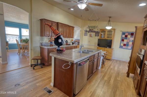 Snowflake, AZ 85937,498 Hillside Drive