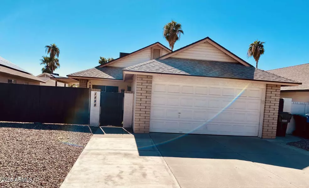 1833 E BLUEFIELD Avenue, Phoenix, AZ 85022