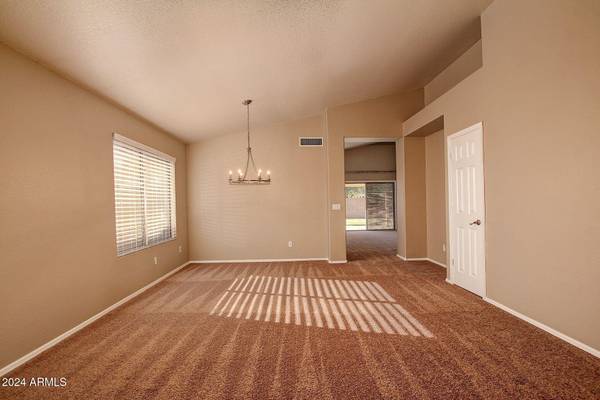 Chandler, AZ 85286,1697 W BLUEBIRD Drive