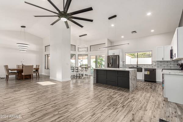 Tempe, AZ 85284,8913 S FOREST Avenue