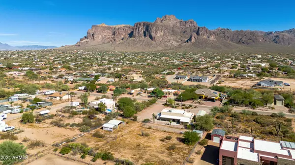 Apache Junction, AZ 85119,936 N ROADRUNNER Road