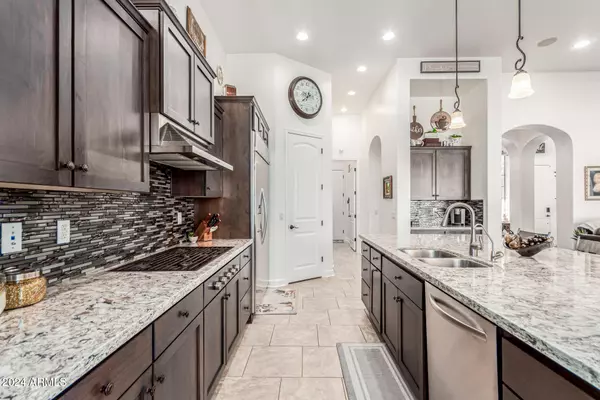 8446 E LAUREL Street, Mesa, AZ 85207