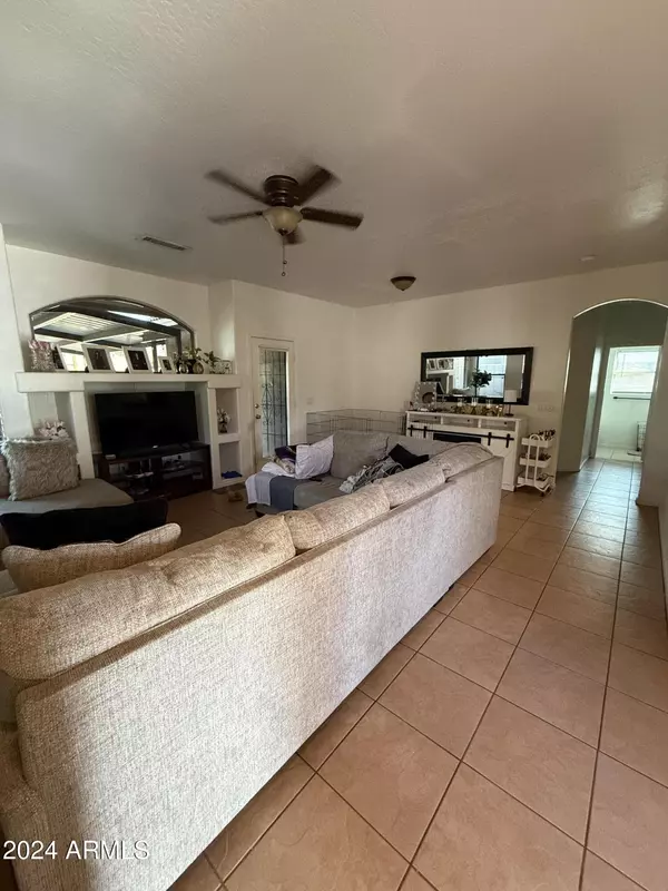 Tolleson, AZ 85353,8414 W SONORA Street