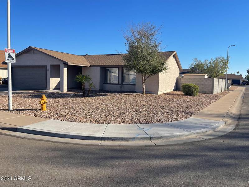 689 W SHAWNEE Drive, Chandler, AZ 85225