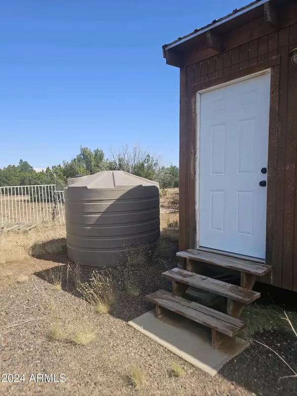 Vernon, AZ 85940,NE CR 8412 -- #-