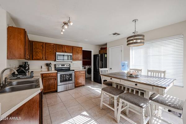 1098 E NARDINI Street, San Tan Valley, AZ 85140