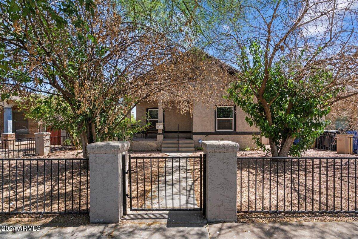 1215 W WOODLAND Avenue, Phoenix, AZ 85007