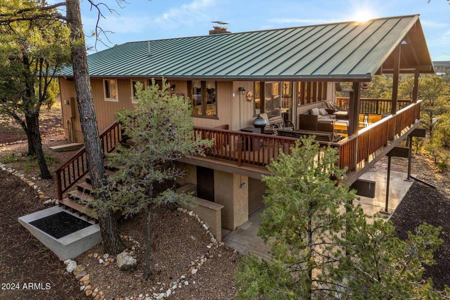 2036 SHADOW PINES Drive, Overgaard, AZ 85933